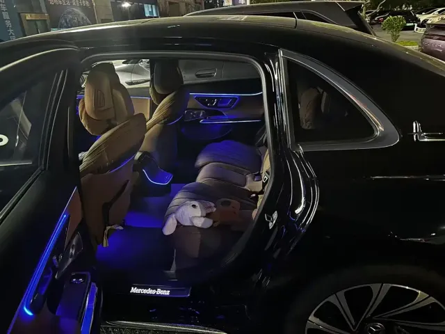 Mercedes-Benz E-Class — Фото автомобиля 5