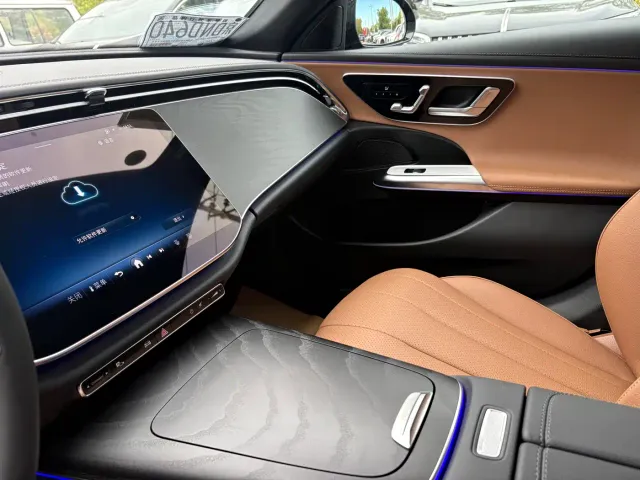 Mercedes-Benz E-Class — Фото автомобиля 8