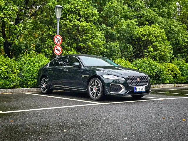 Jaguar XFL — Фото автомобиля 3