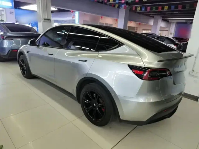 Tesla Model Y — Фото автомобиля 4