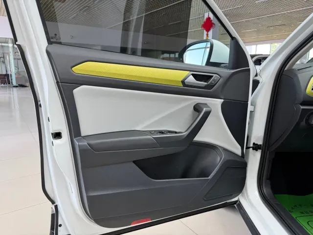 Volkswagen T-Roc — Фото автомобиля 7