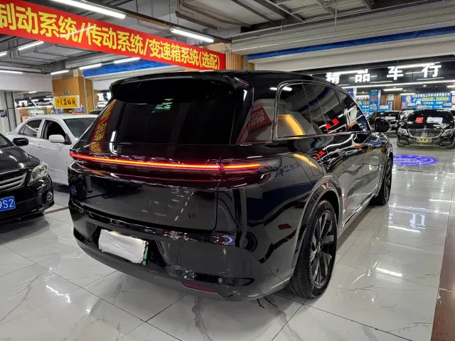 Li Auto L8 — Фото автомобиля 9