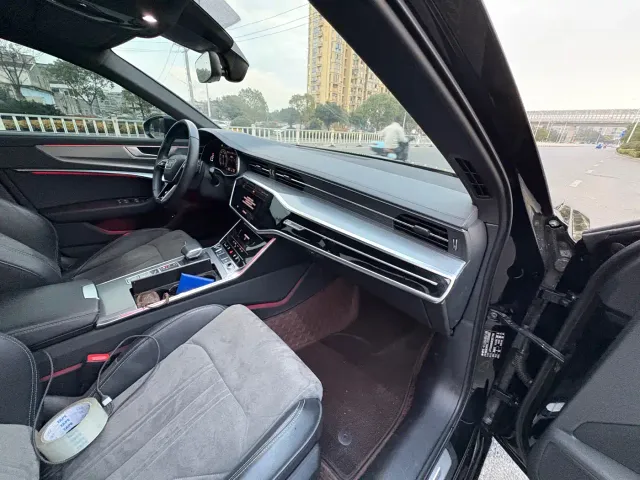 Audi A6L — Фото автомобиля 15