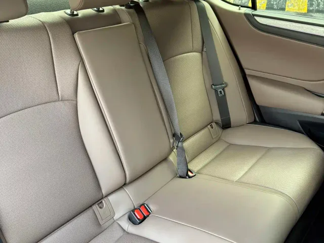 Lexus ES — Фото автомобиля 9