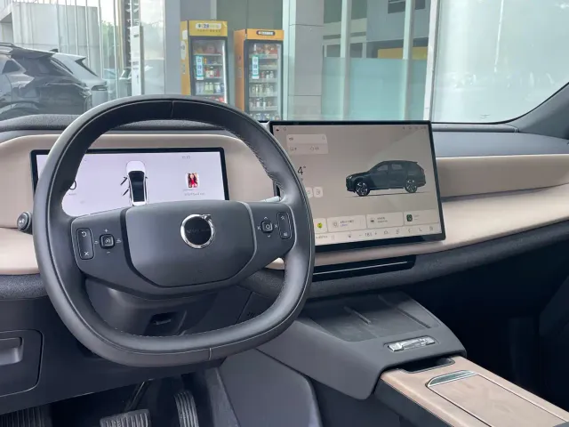 Volvo XC70 Plug-in Hybrid — Фото автомобиля 12