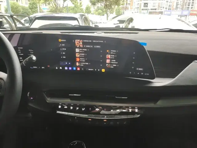 Cadillac XT4 — Фото автомобиля 12