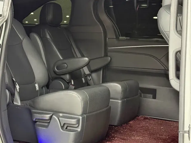Toyota Sienna — Фото автомобиля 5