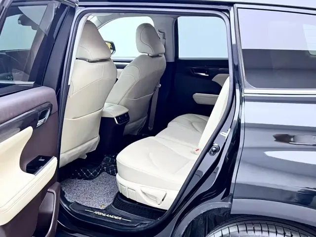 Toyota Highlander — Фото автомобиля 9