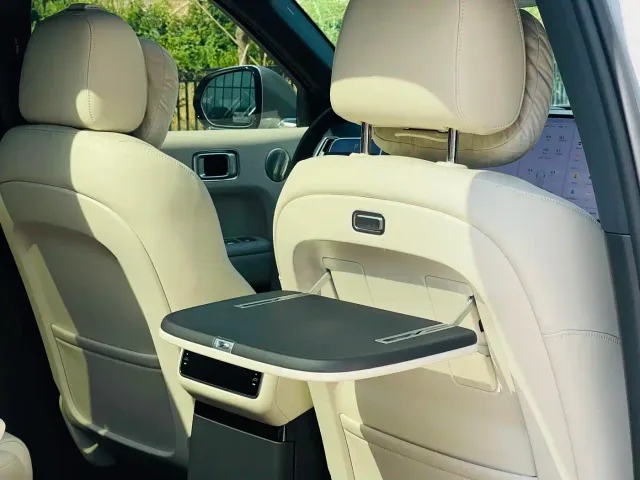 Li Auto L8 — Фото автомобиля 16