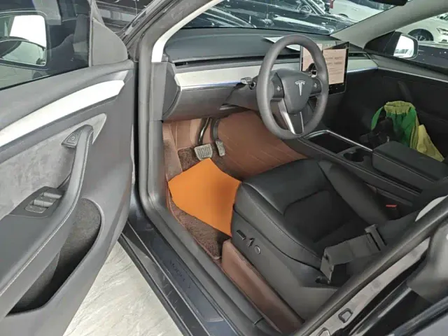 Tesla Model Y — Фото автомобиля 15