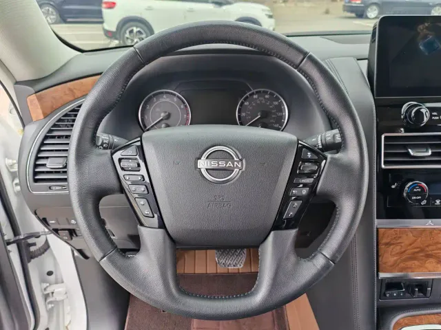 Nissan Patrol — Фото автомобиля 11