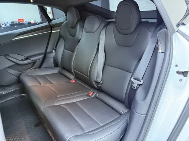 Tesla Model S — Фото автомобиля 5