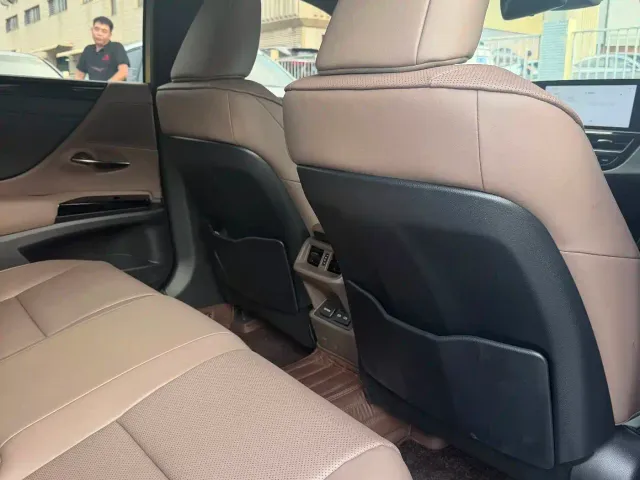 Lexus ES — Фото автомобиля 19