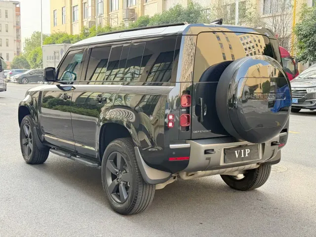 Land Rover Defender — Фото автомобиля 8