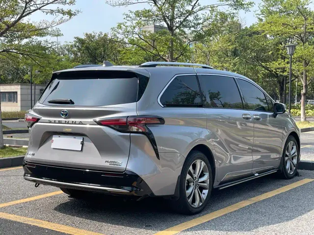 Toyota Sienna — Фото автомобиля 5