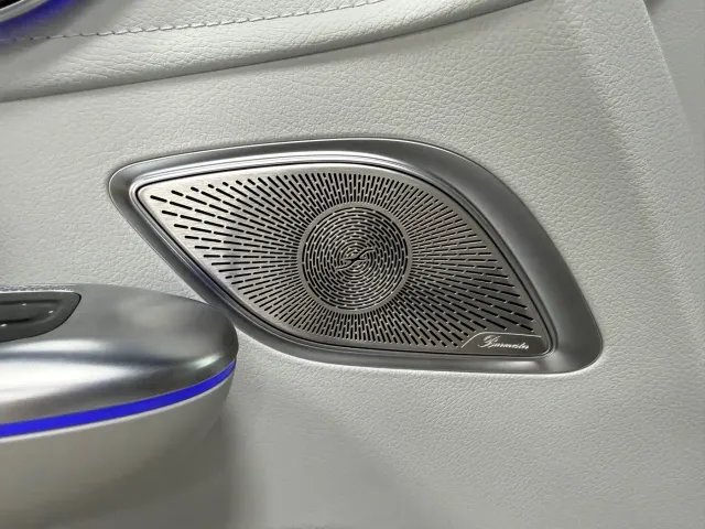 Mercedes-Benz EQE SUV — Фото автомобиля 10