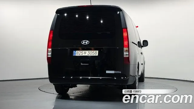 Фотография автомобиля — Hyundai Staria