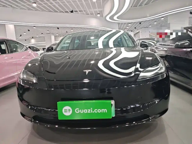Tesla Model 3 — Фото автомобиля 2