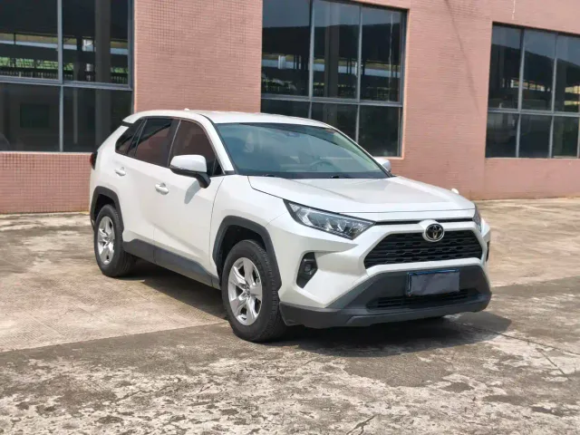 Toyota RAV4 — Фото автомобиля 3