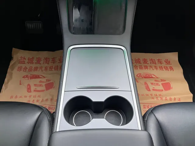 Tesla Model Y — Фото автомобиля 13