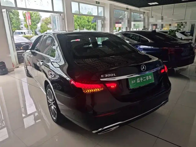 Mercedes-Benz E-Class — Фото автомобиля 4