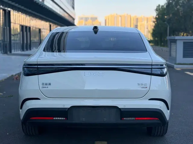 BYD Seal 07 DM-i — Фото автомобиля 5