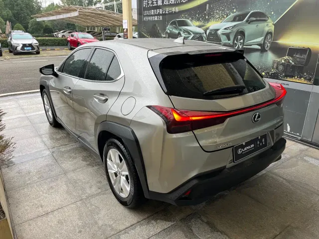 Lexus UX — Фото автомобиля 5