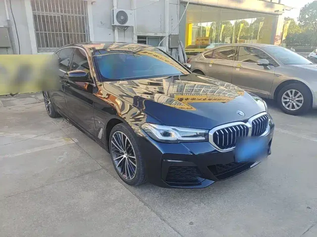 BMW 5 Series — Фото автомобиля 3