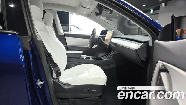 Tesla Model Y — Фото автомобиля 16