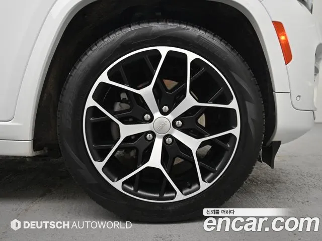 Jeep Cherokee — Фото автомобиля 5