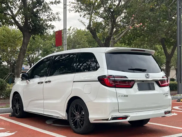 Honda Odyssey — Фото автомобиля 7