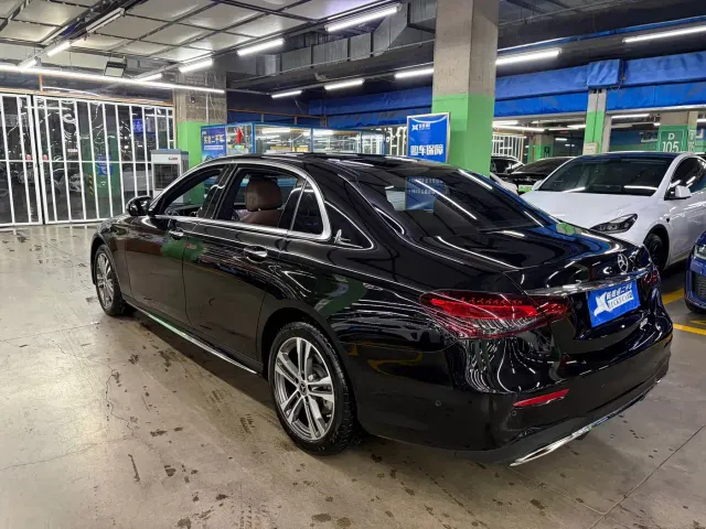 Mercedes-Benz E-Class — Фото автомобиля 5