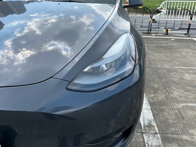 Tesla Model Y — Фото автомобиля 11