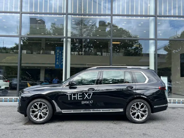 BMW X7 — Фото автомобиля 2
