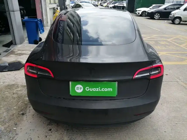 Tesla Model 3 — Фото автомобиля 5