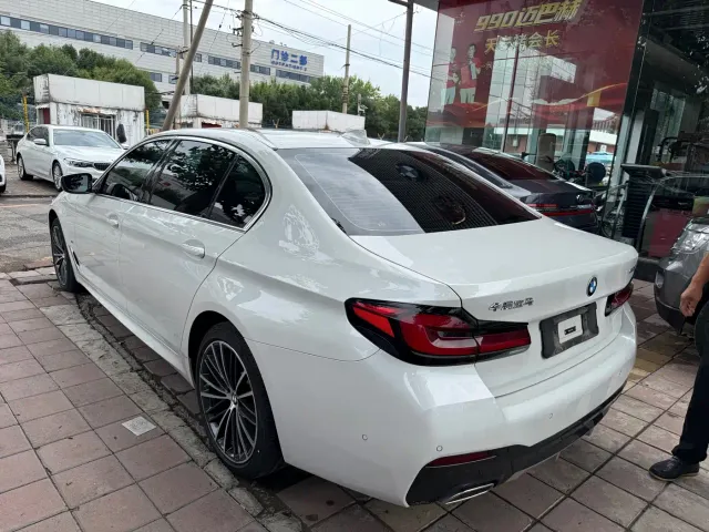 BMW 5 Series — Фото автомобиля 13