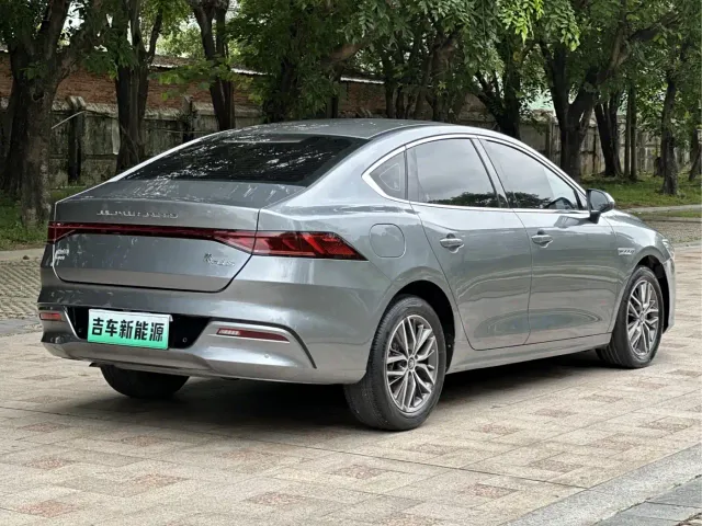 BYD Qin PLUS — Фото автомобиля 8
