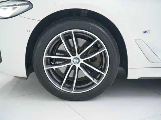 BMW 5 Series — Фото автомобиля 23