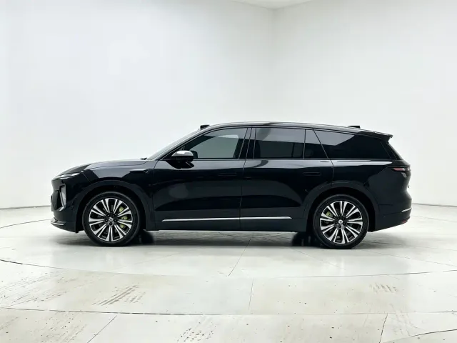 Nio ES8 — Фото автомобиля 10