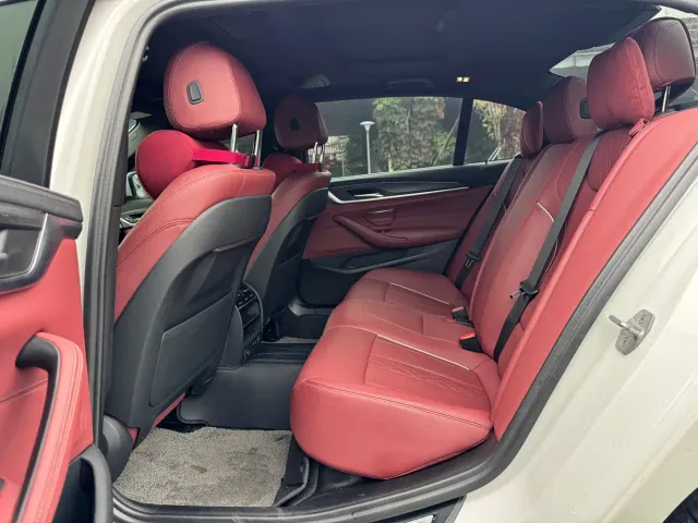 BMW 5 Series — Фото автомобиля 16