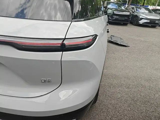 Nio ES6 — Фото автомобиля 7