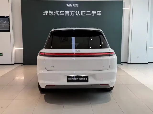 Li Auto L8 — Фото автомобиля 3