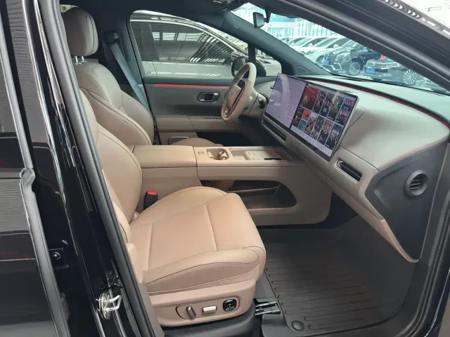 Li Auto i6 — Фото автомобиля 12