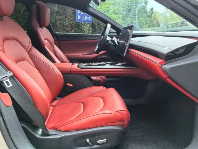 Xiaomi SU7 — Фото автомобиля 12