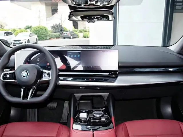 BMW i5 — Фото автомобиля 5