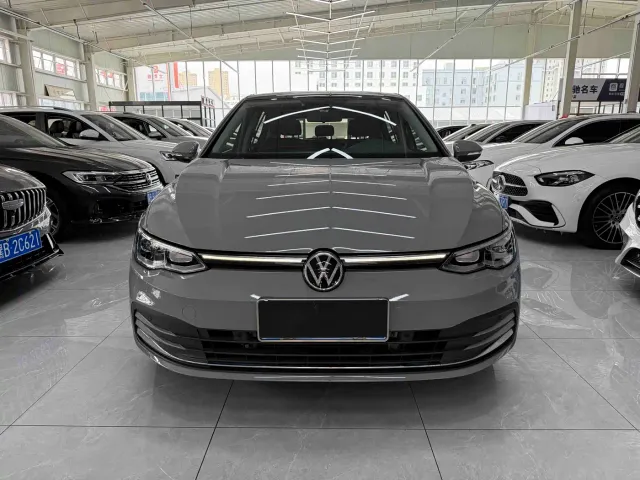 Volkswagen Golf — Фото автомобиля 2