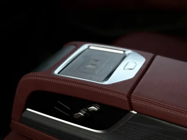 BMW 5 Series — Фото автомобиля 11
