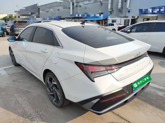 Hyundai Elantra — Фото автомобиля 4