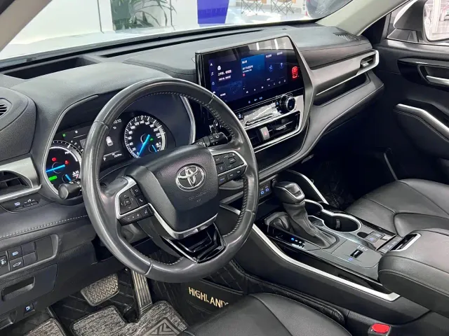 Toyota Highlander — Фото автомобиля 21