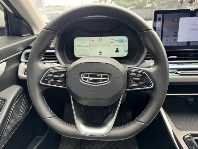 Geely Emgrand — Фото автомобиля 13
